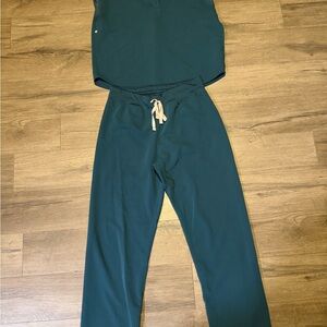 Figs Women’s Caribbean Blue Jogger Scrub Set